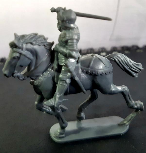 Deadkingsrise Painting and Modelling: Perry Miniatures Wars of the Roses  Billmen - red livery