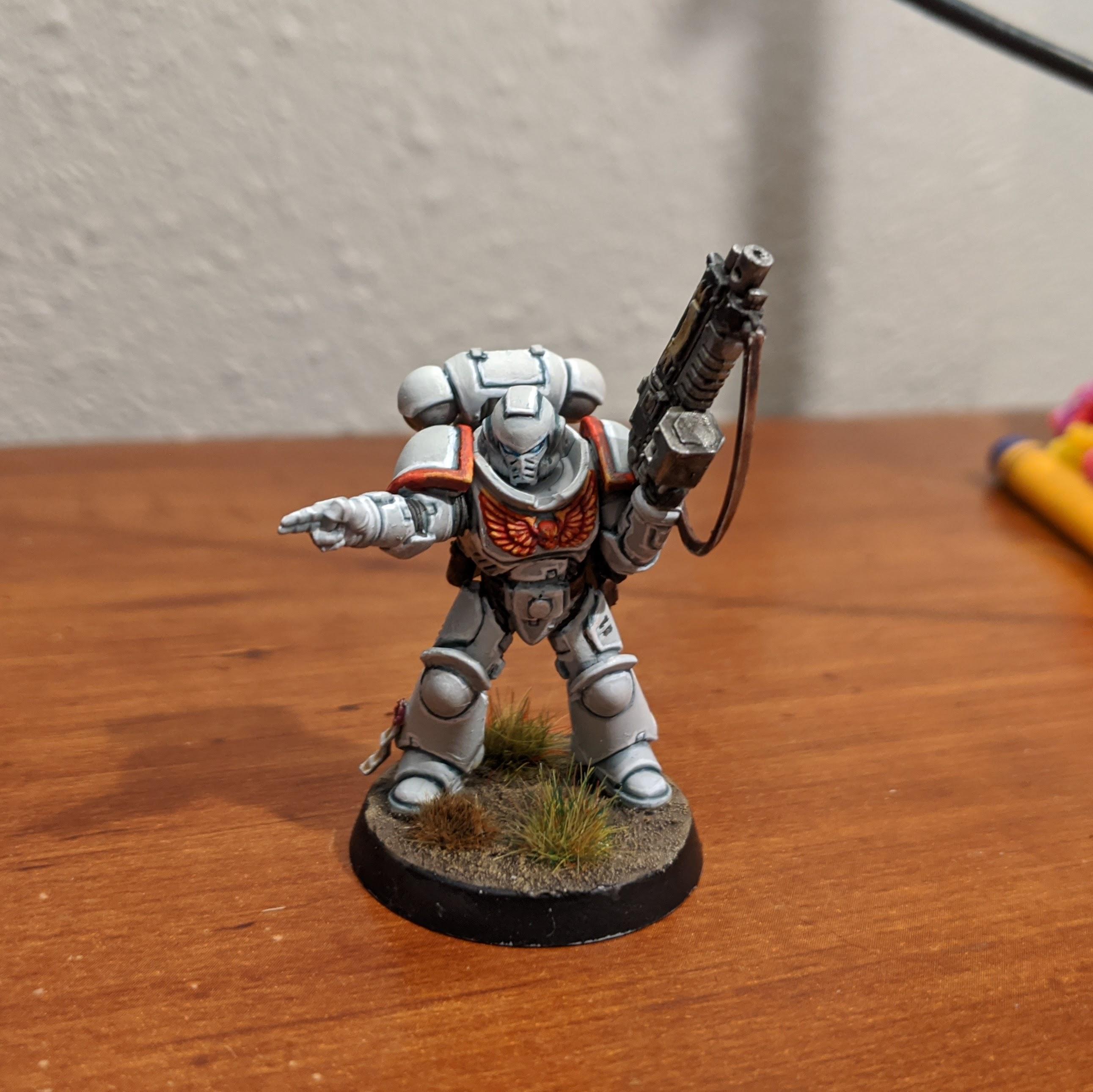 Auto Bolt Rifle, Primaris, White Ink, White Scars
