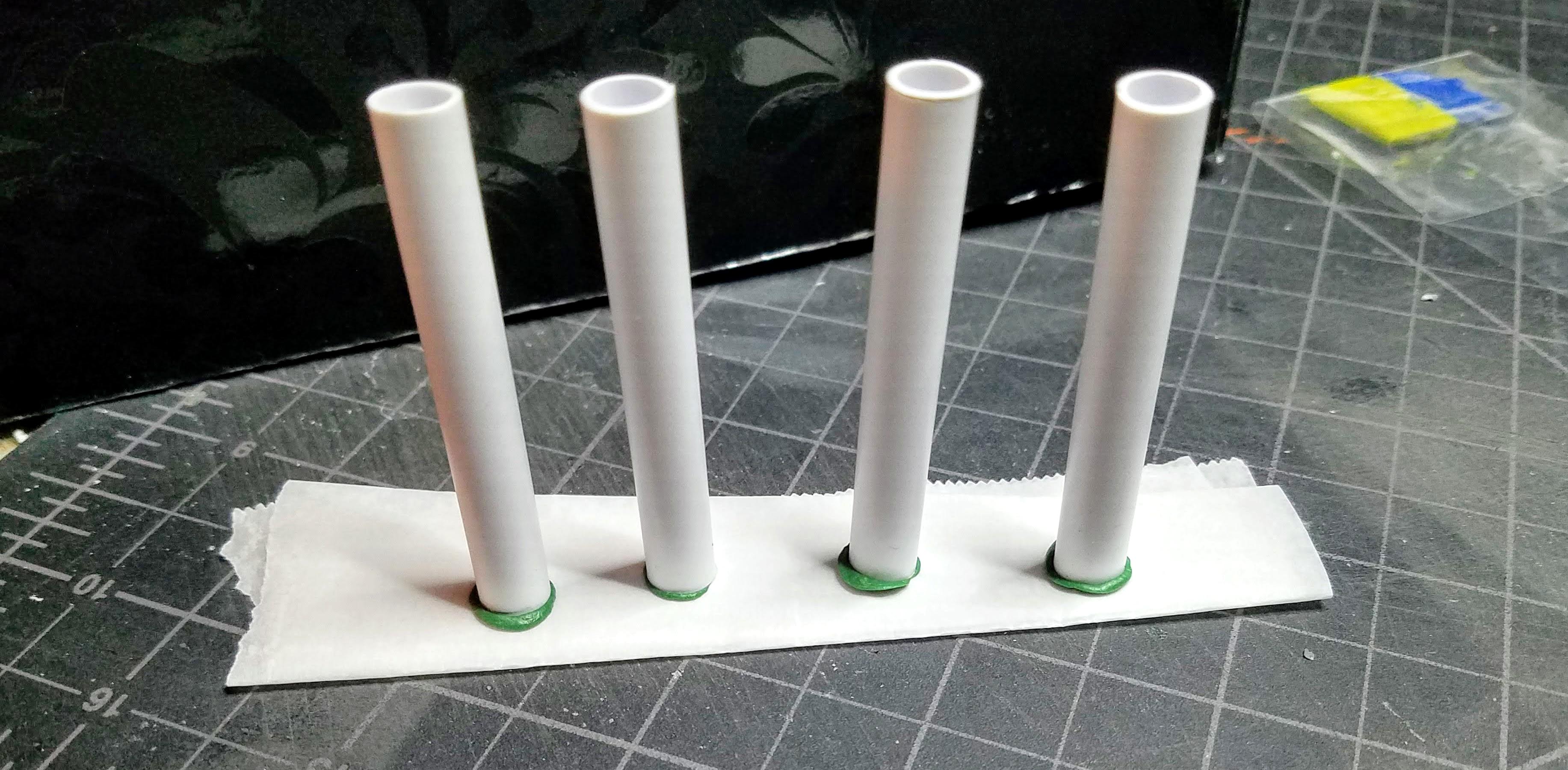 Corner supports with magnets