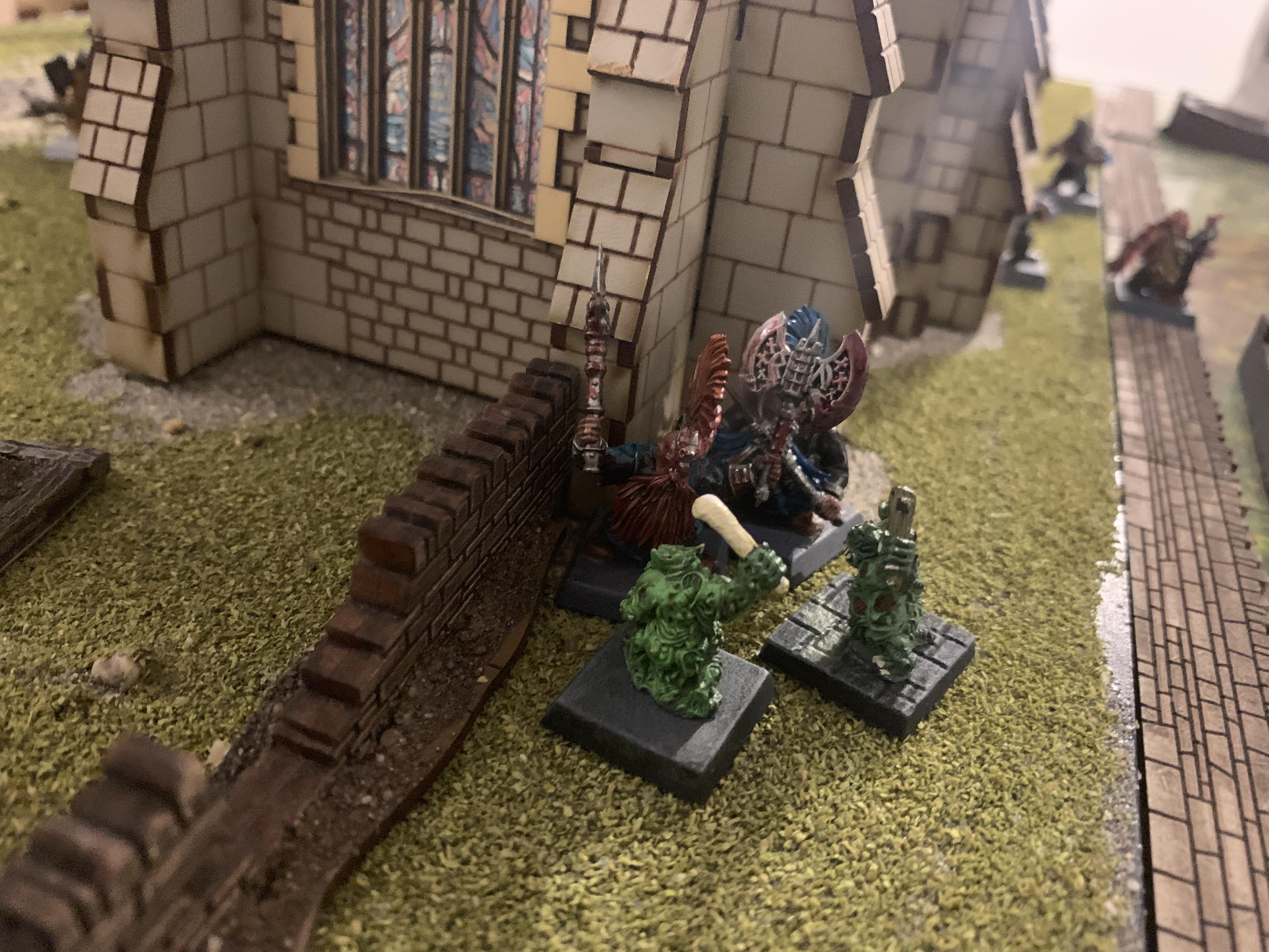 Nurglings playing with dwarves