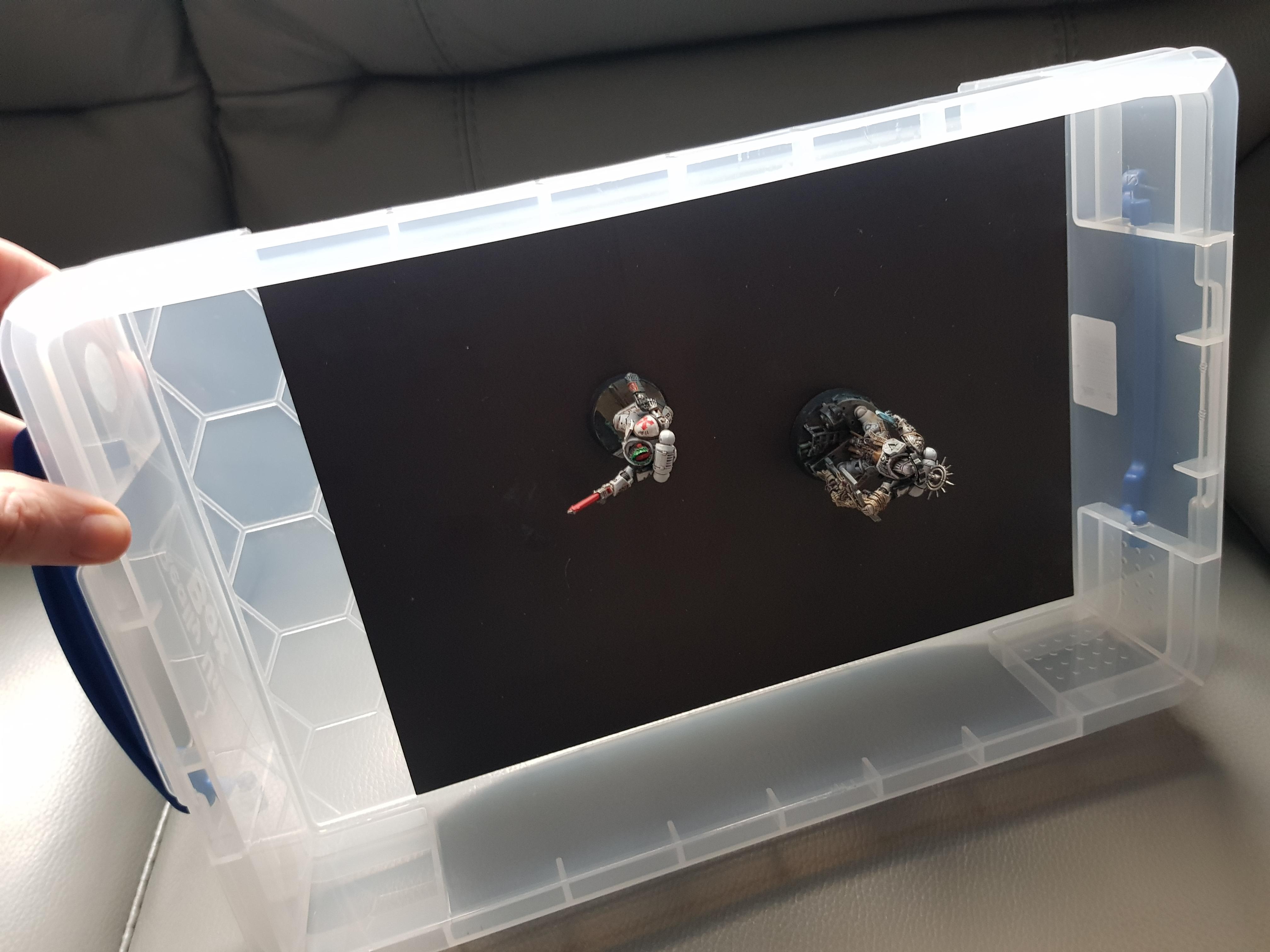 Magnetic figure case