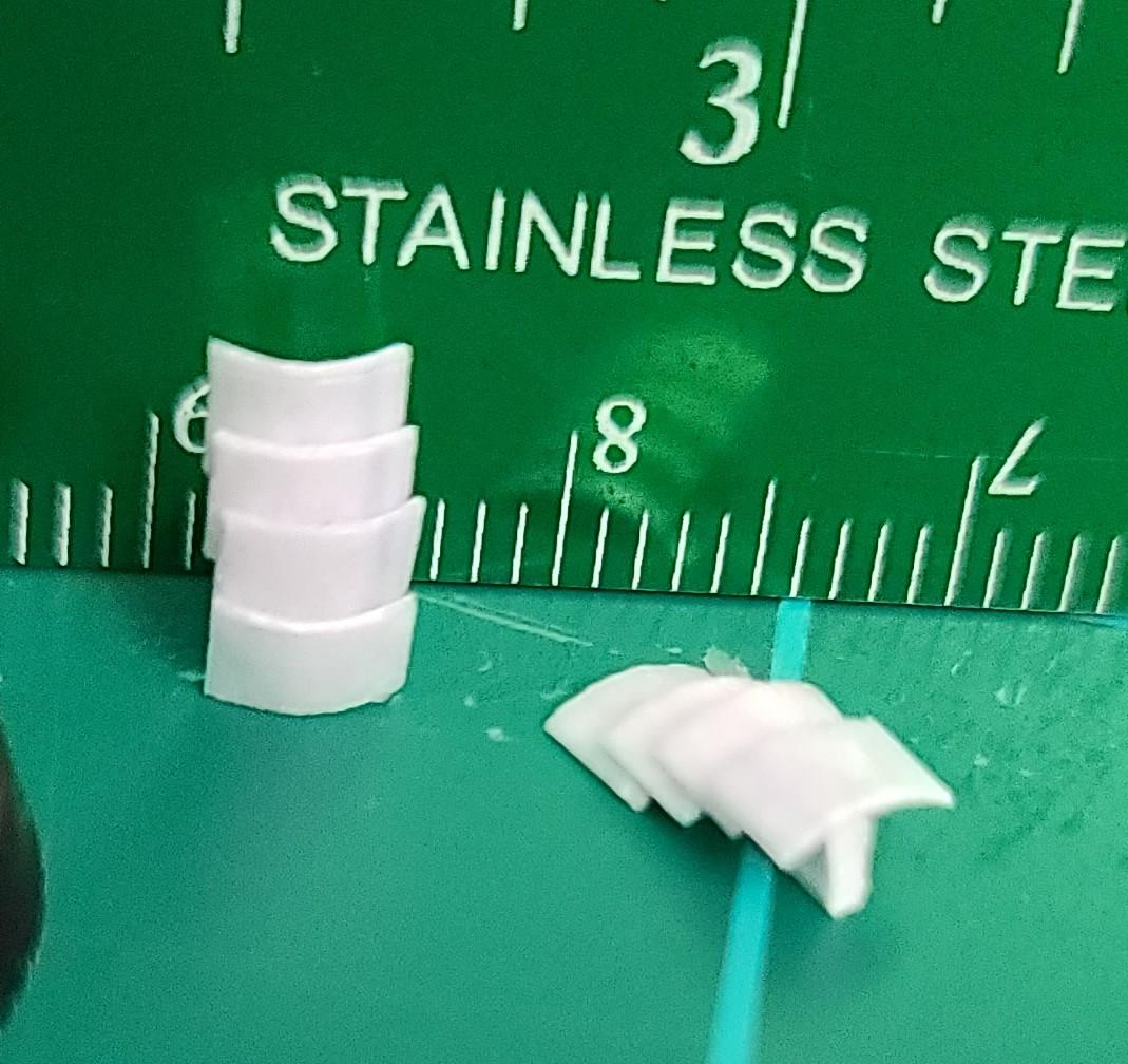 Necron_thigh_plate_v1a
