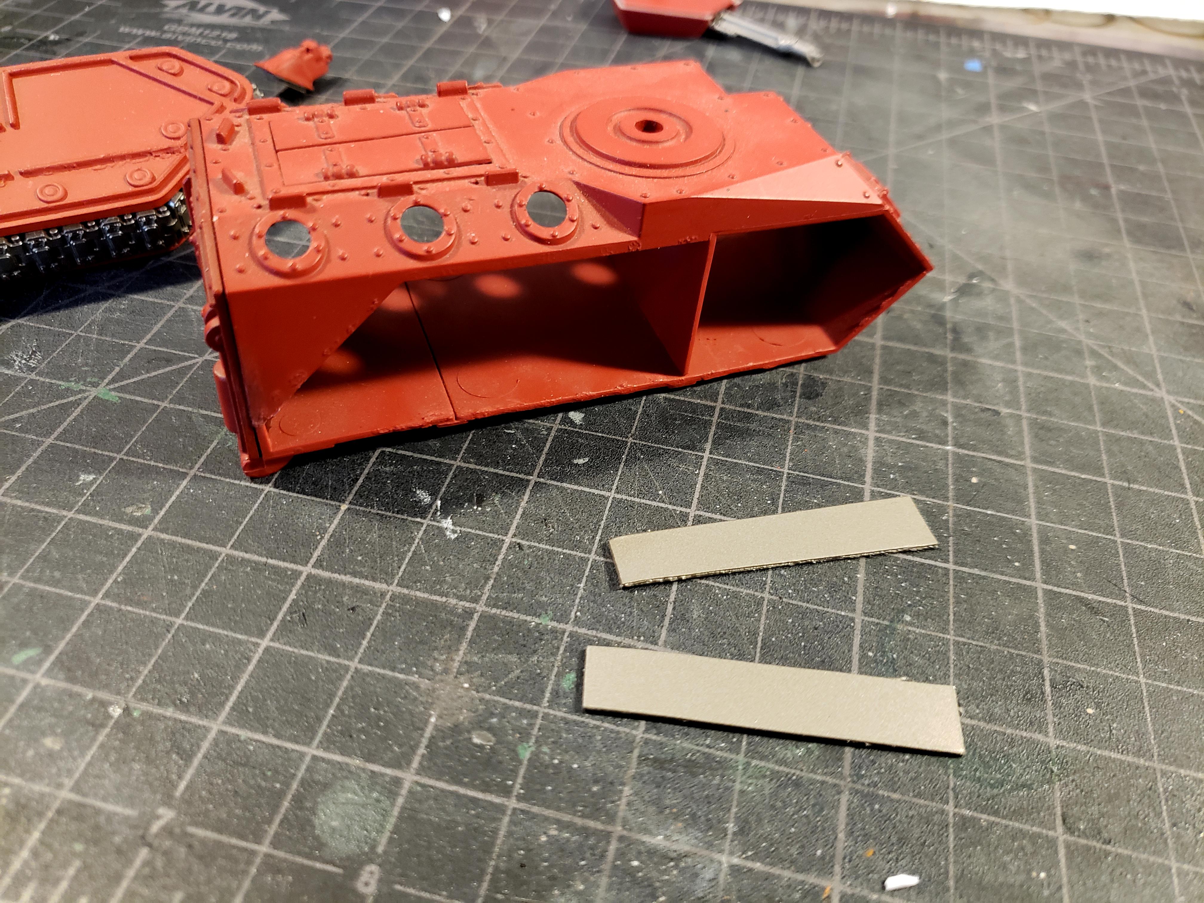 Finally repairing this old Chimera that lost its lasgun array with some Leadbelcher'd styrene strips
