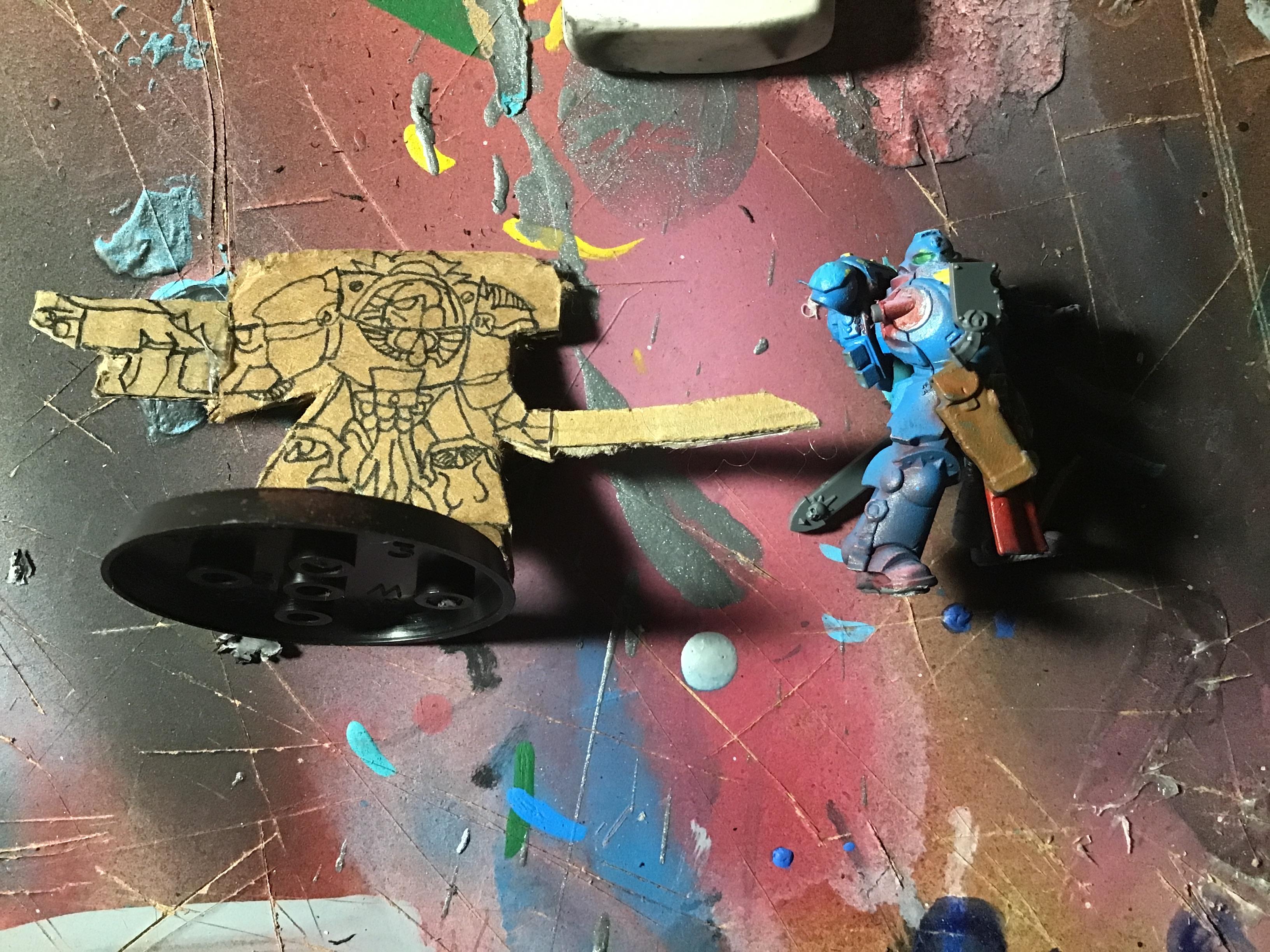 Size comparison Space marine vs cardboard marine 