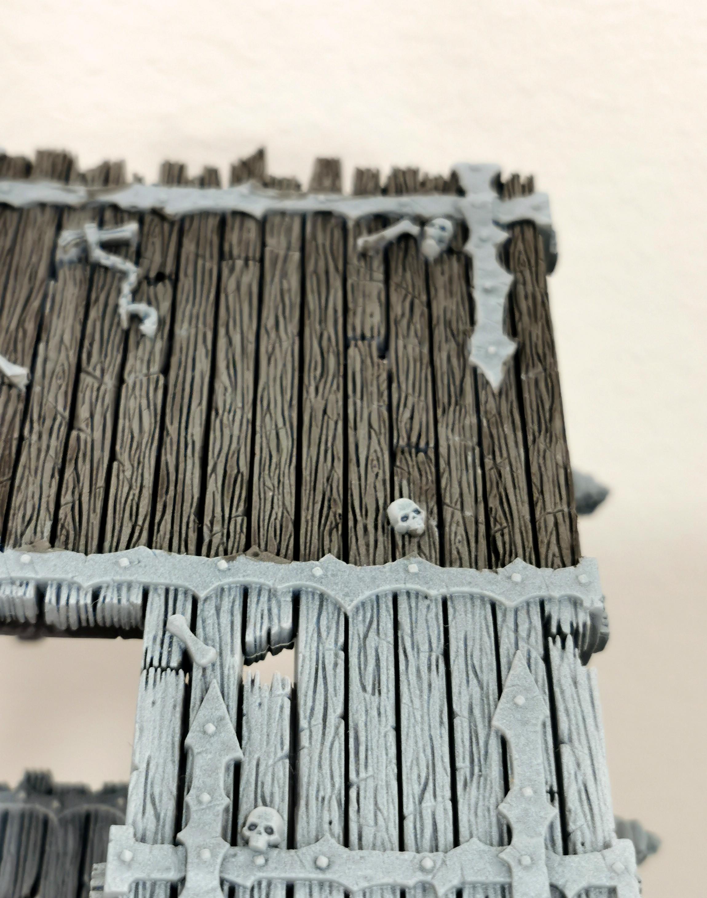 Contrast paint wood effect