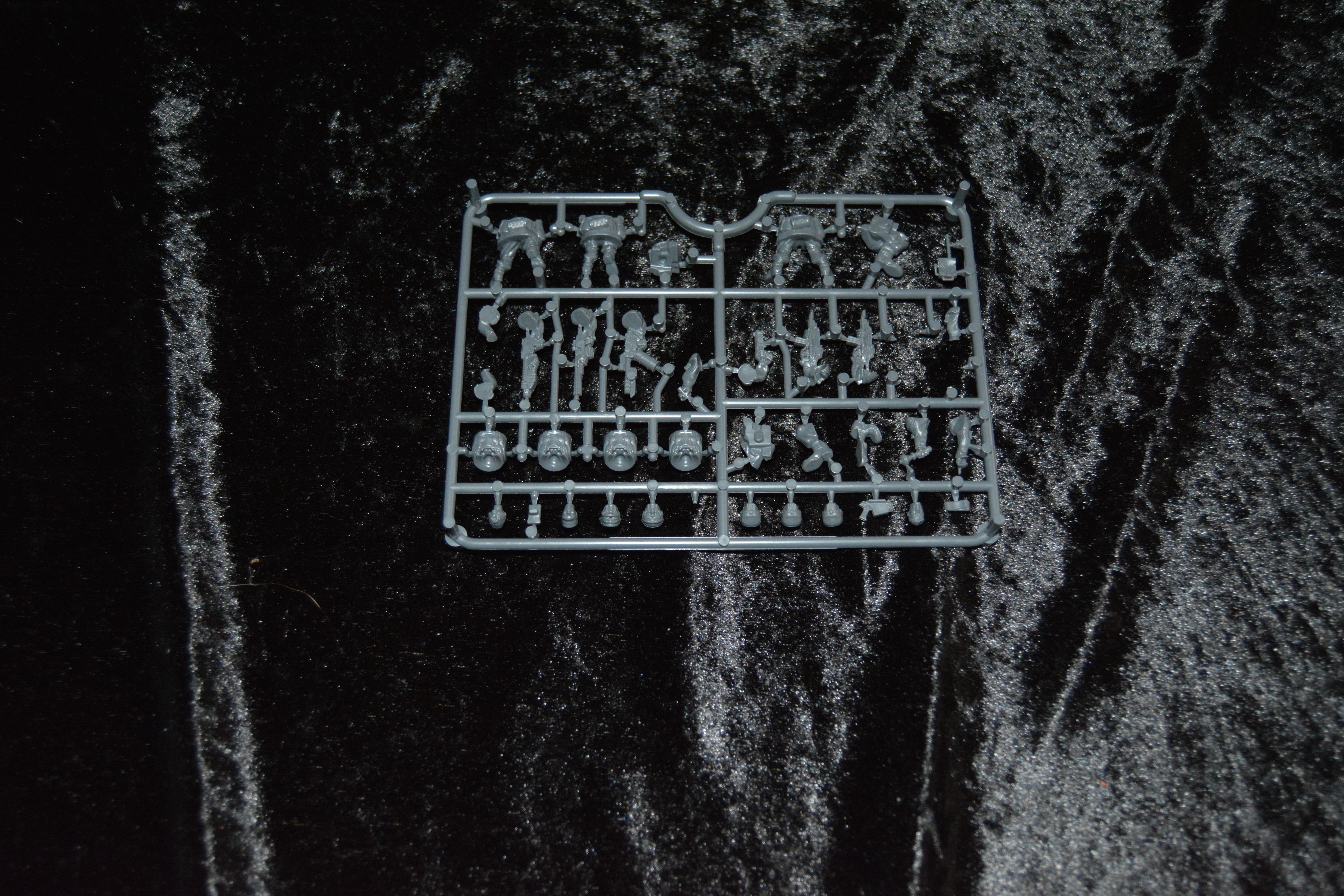 1 partial sprue wargames Atlantic Raumjager