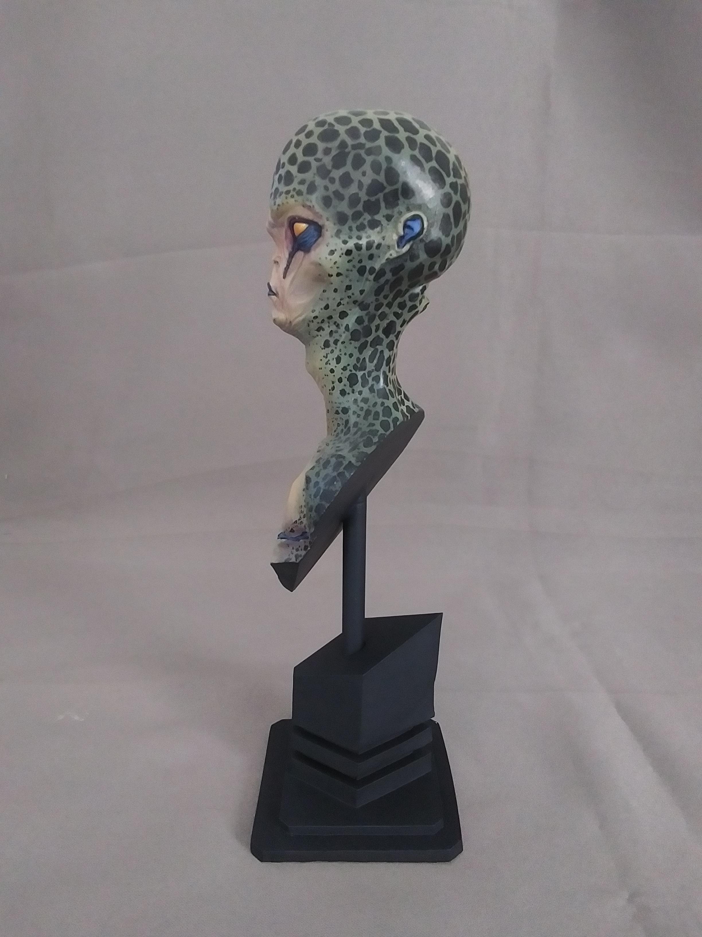 alien bust