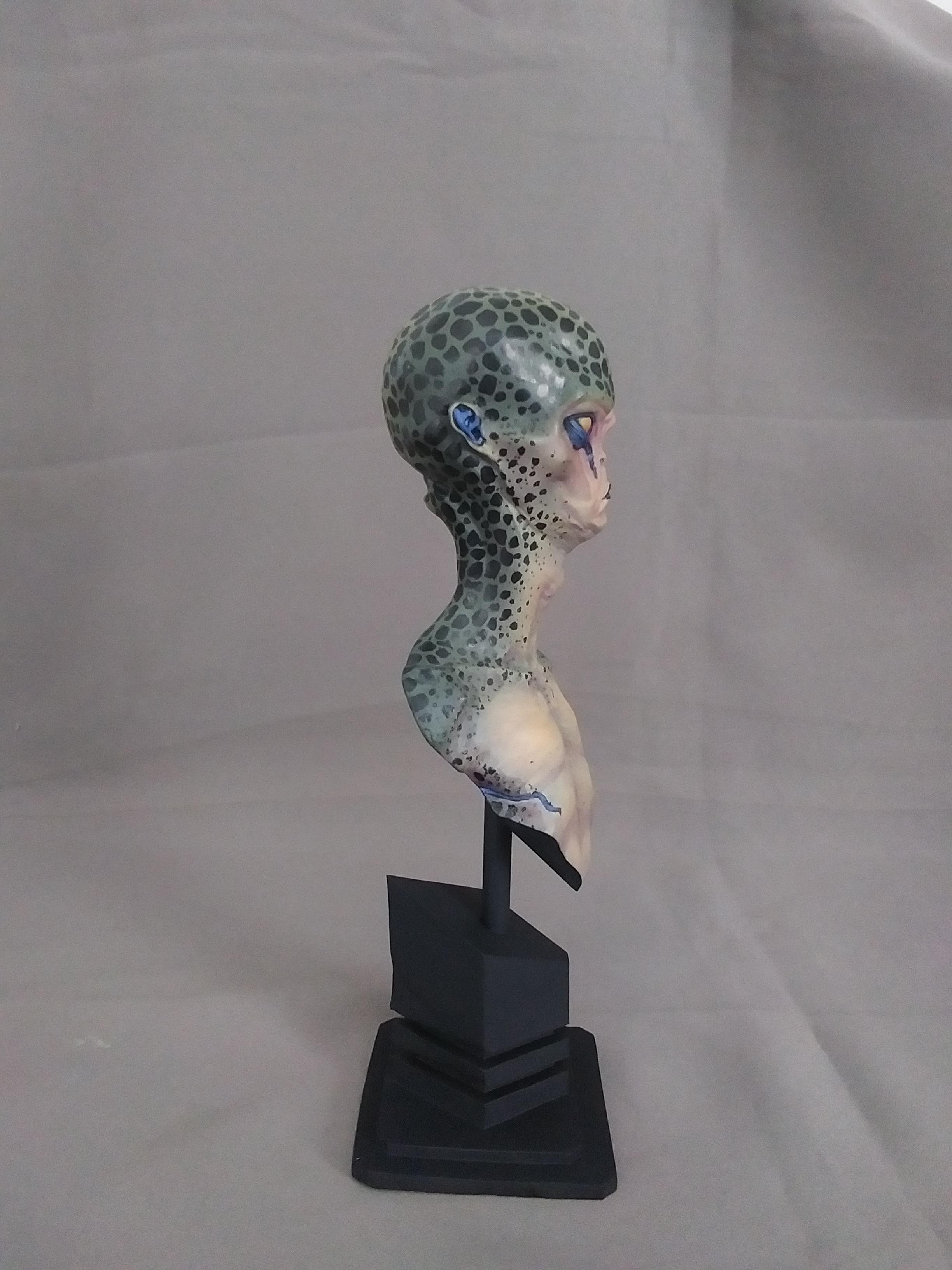 alien bust