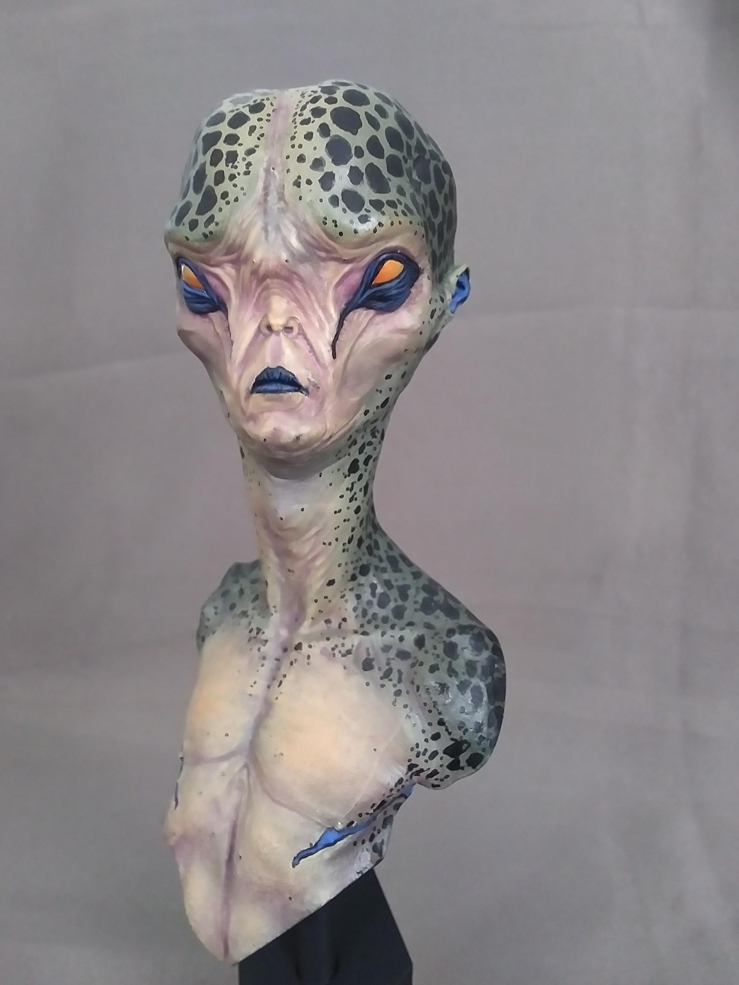 alien bust