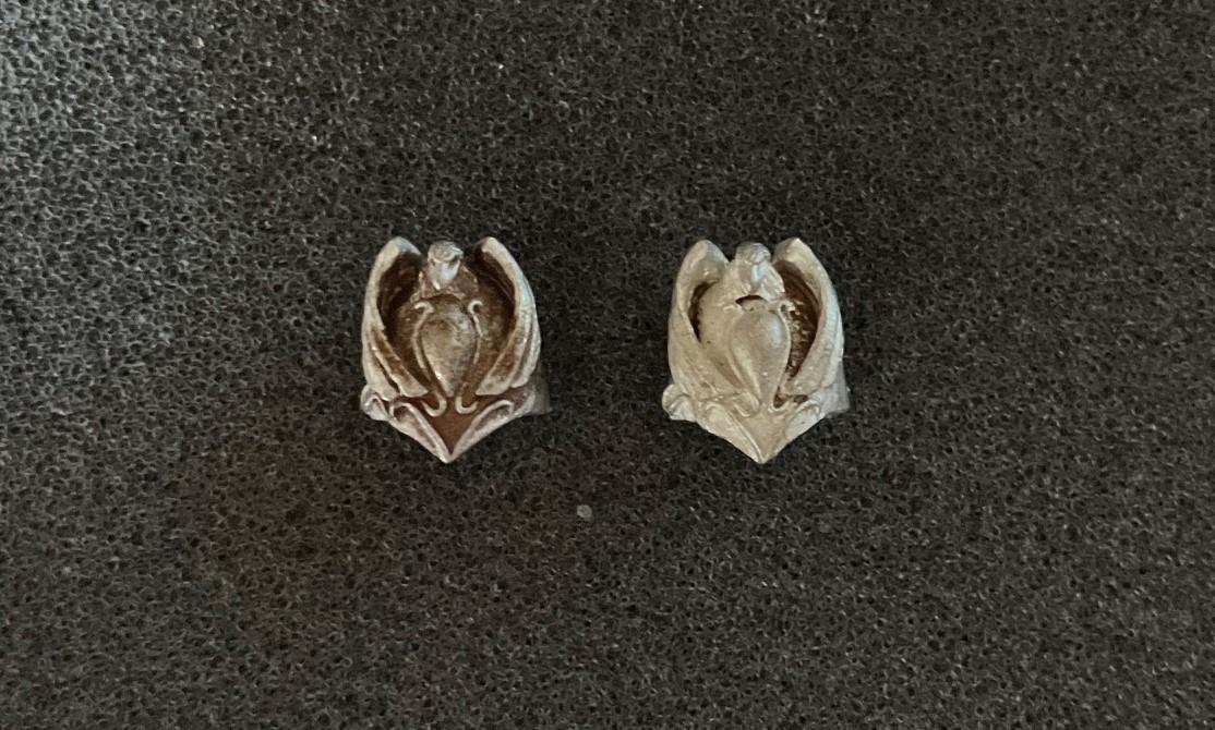 Metal shoulder pads