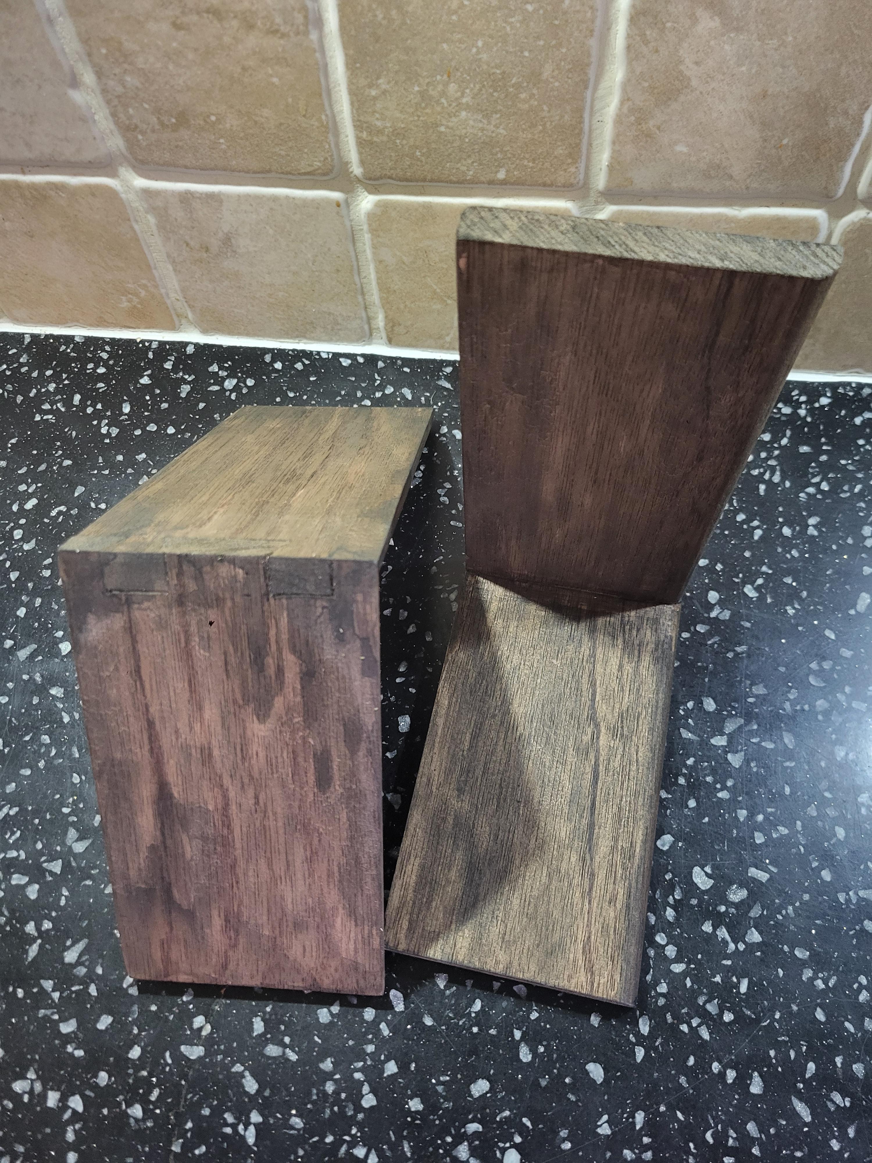 Bookends with dovetail joints