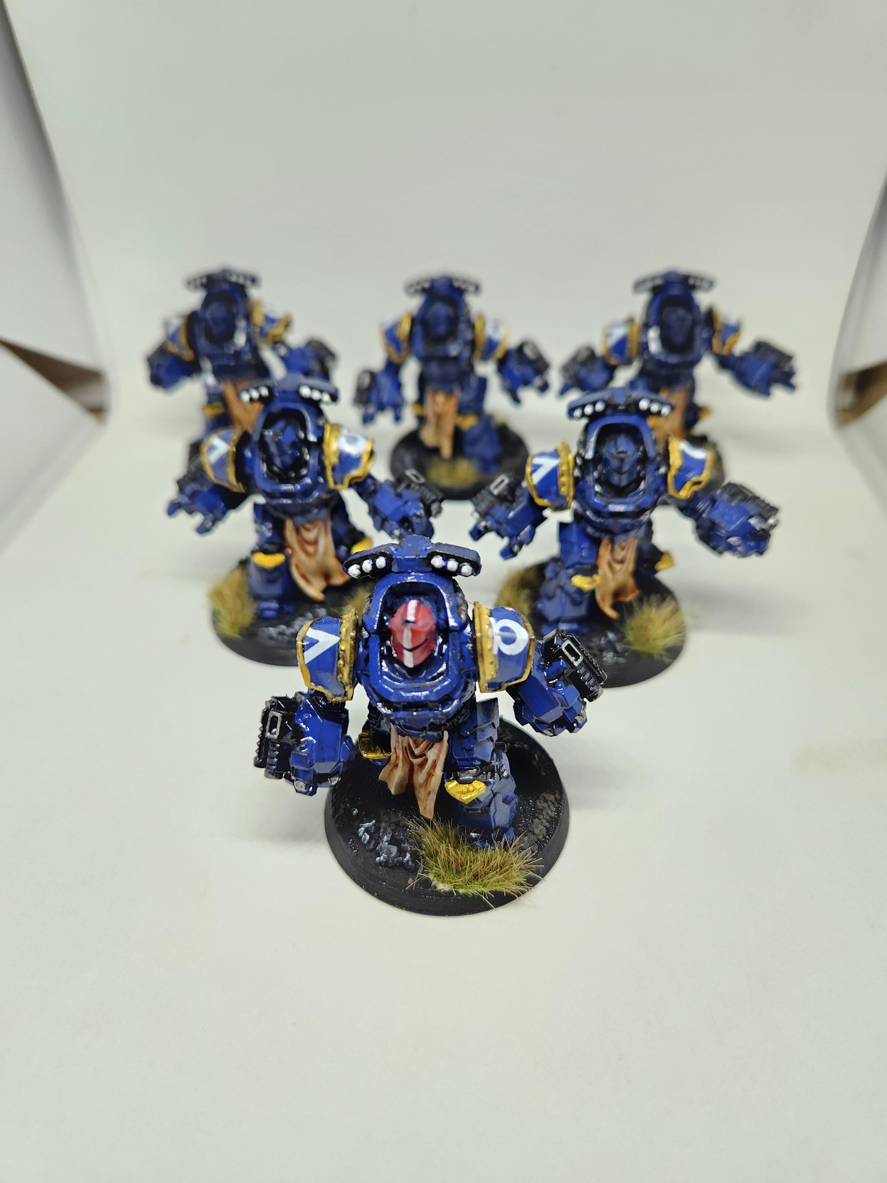Ultramarines Aggressors with Boltstorm Gauntlets