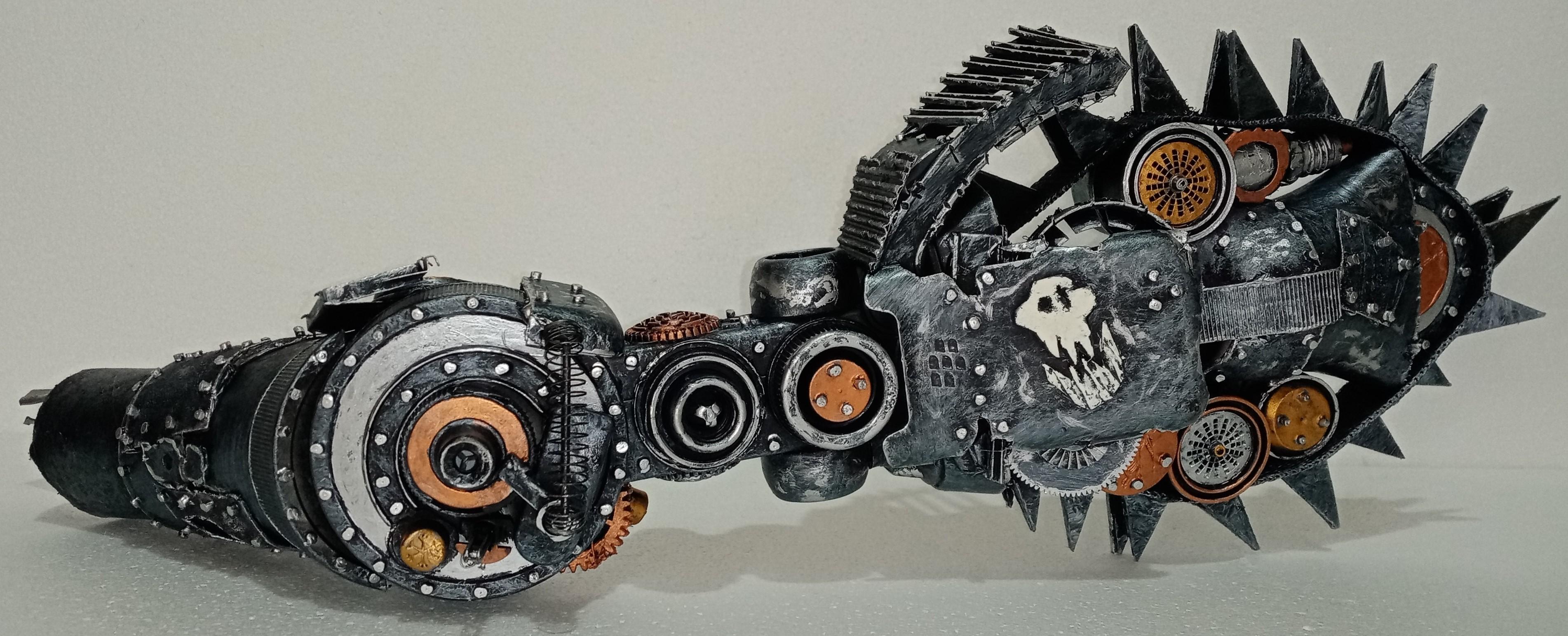 chainsaw_exterior side