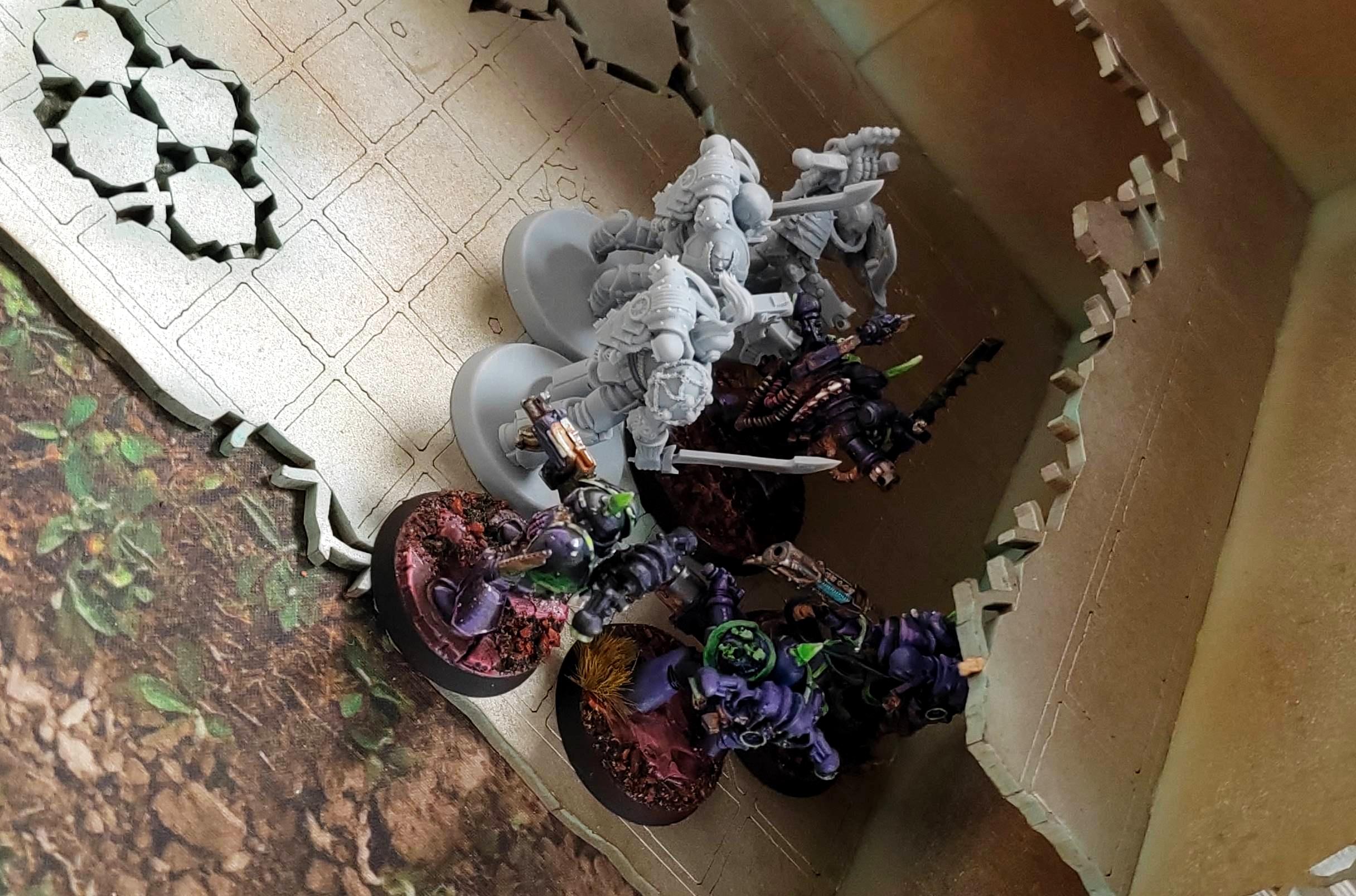 Plague Marines tustle with Infractors