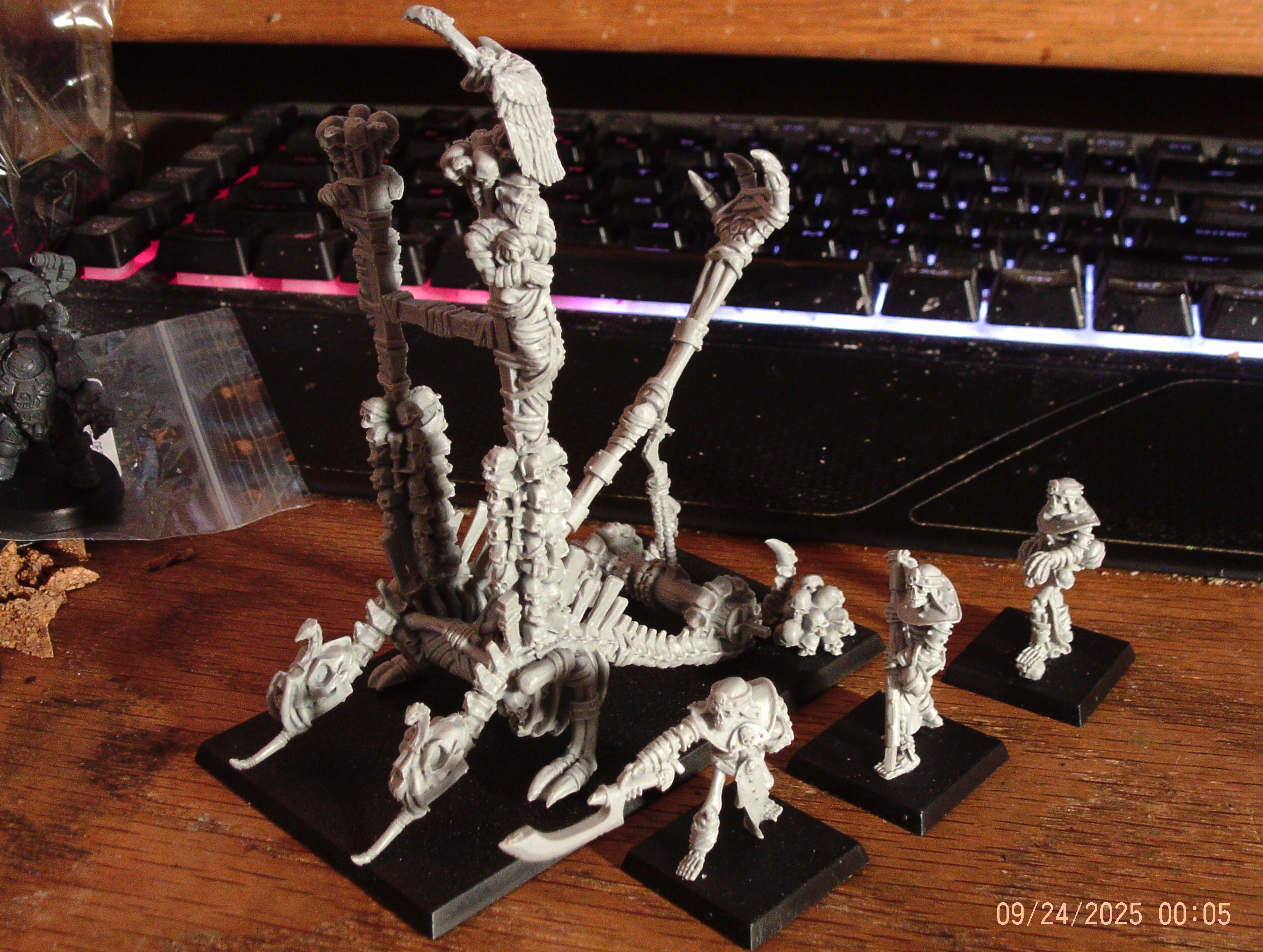 Screaming Skull Catapult assembled